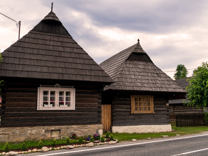 Iluzia prosperității imobiliare în satele României