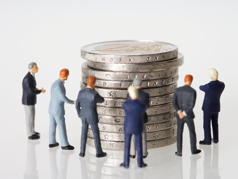 Cum se formează salariile într-o economie modernă